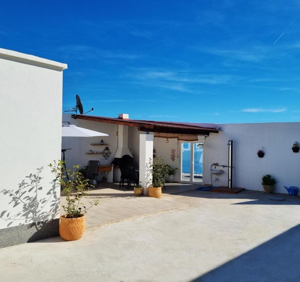 Beach House Oasis Villa Livak Каштела Экстерьер фото