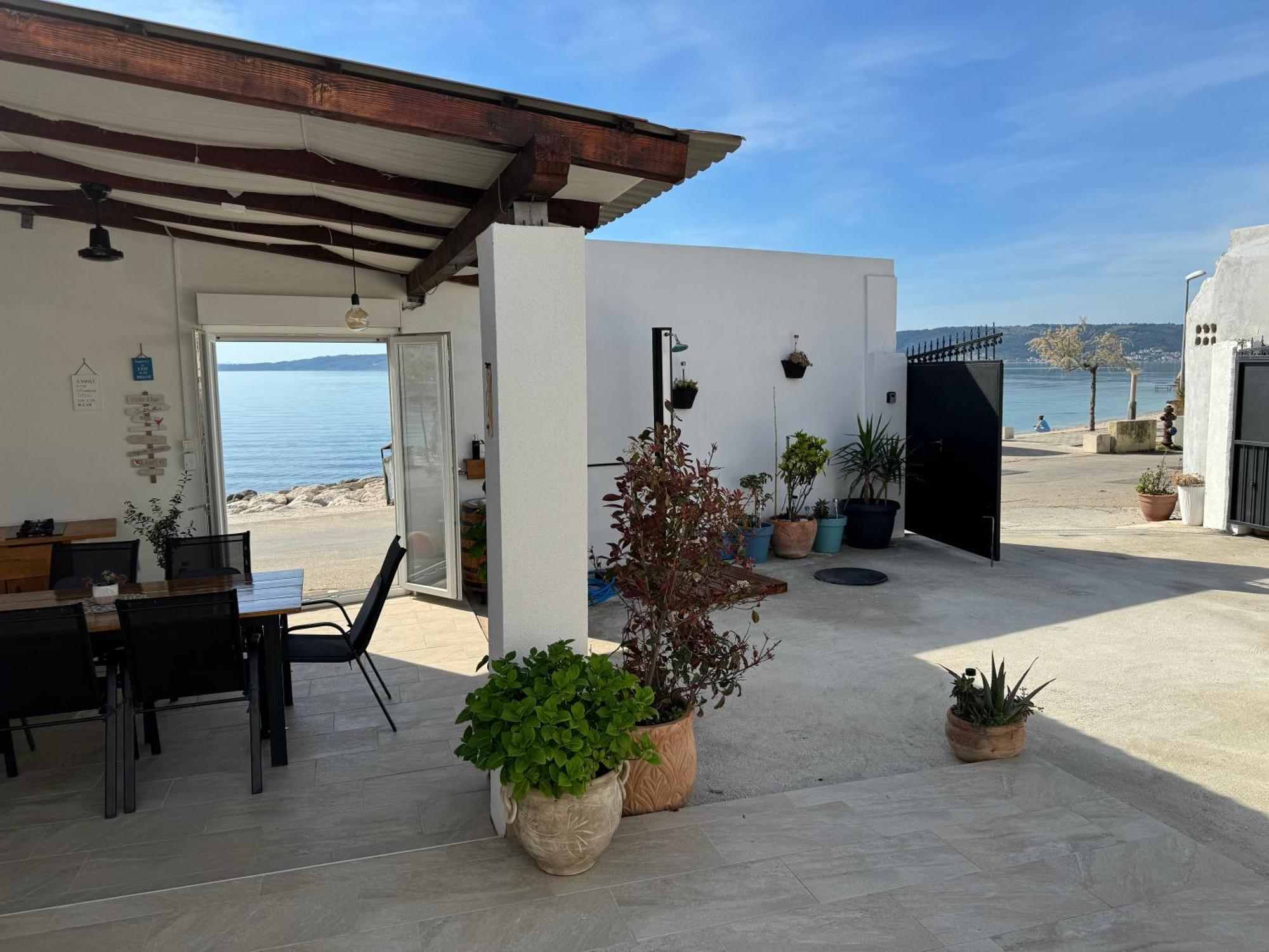 Beach House Oasis Villa Livak Каштела Экстерьер фото
