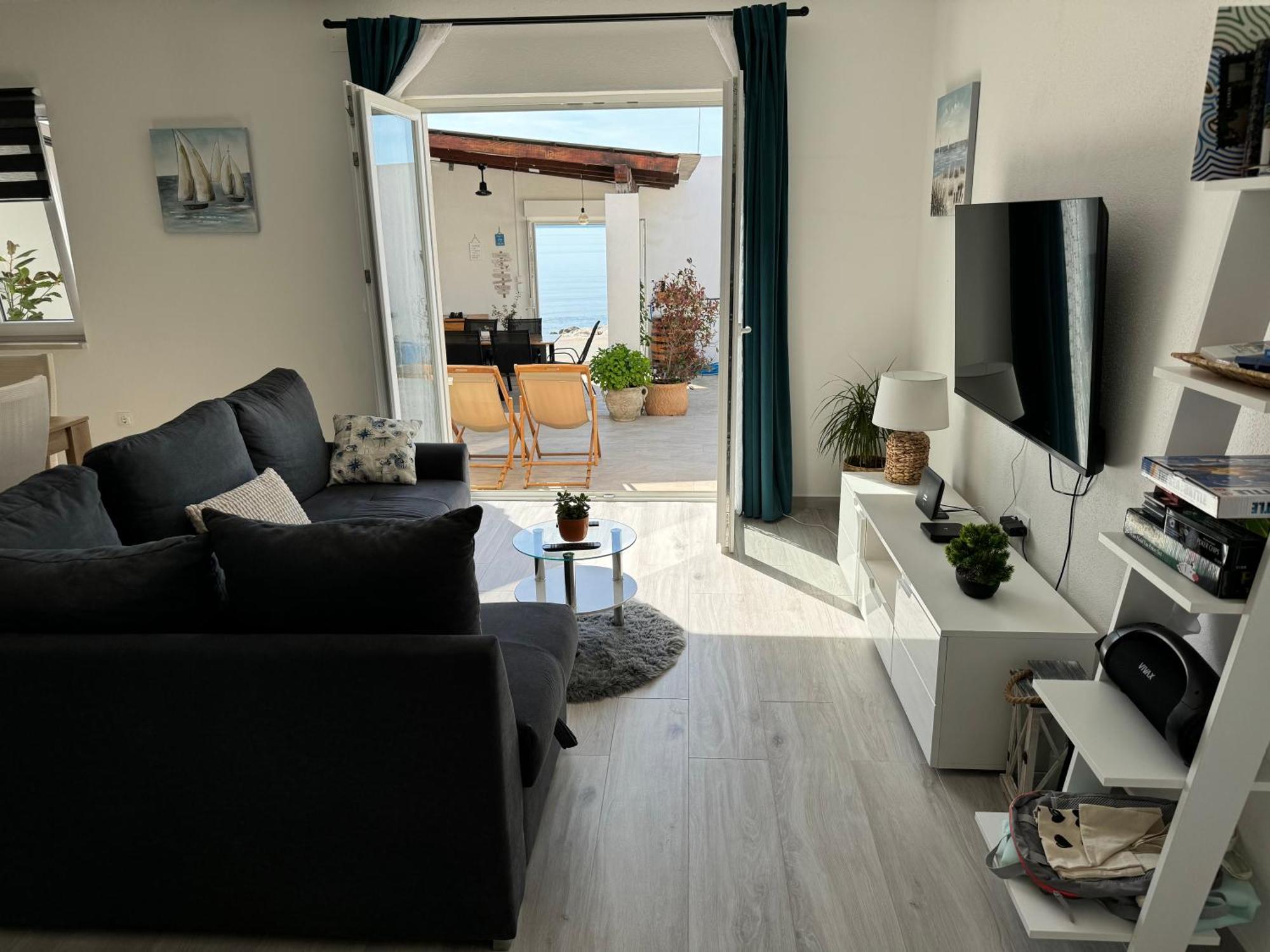 Beach House Oasis Villa Livak Каштела Экстерьер фото
