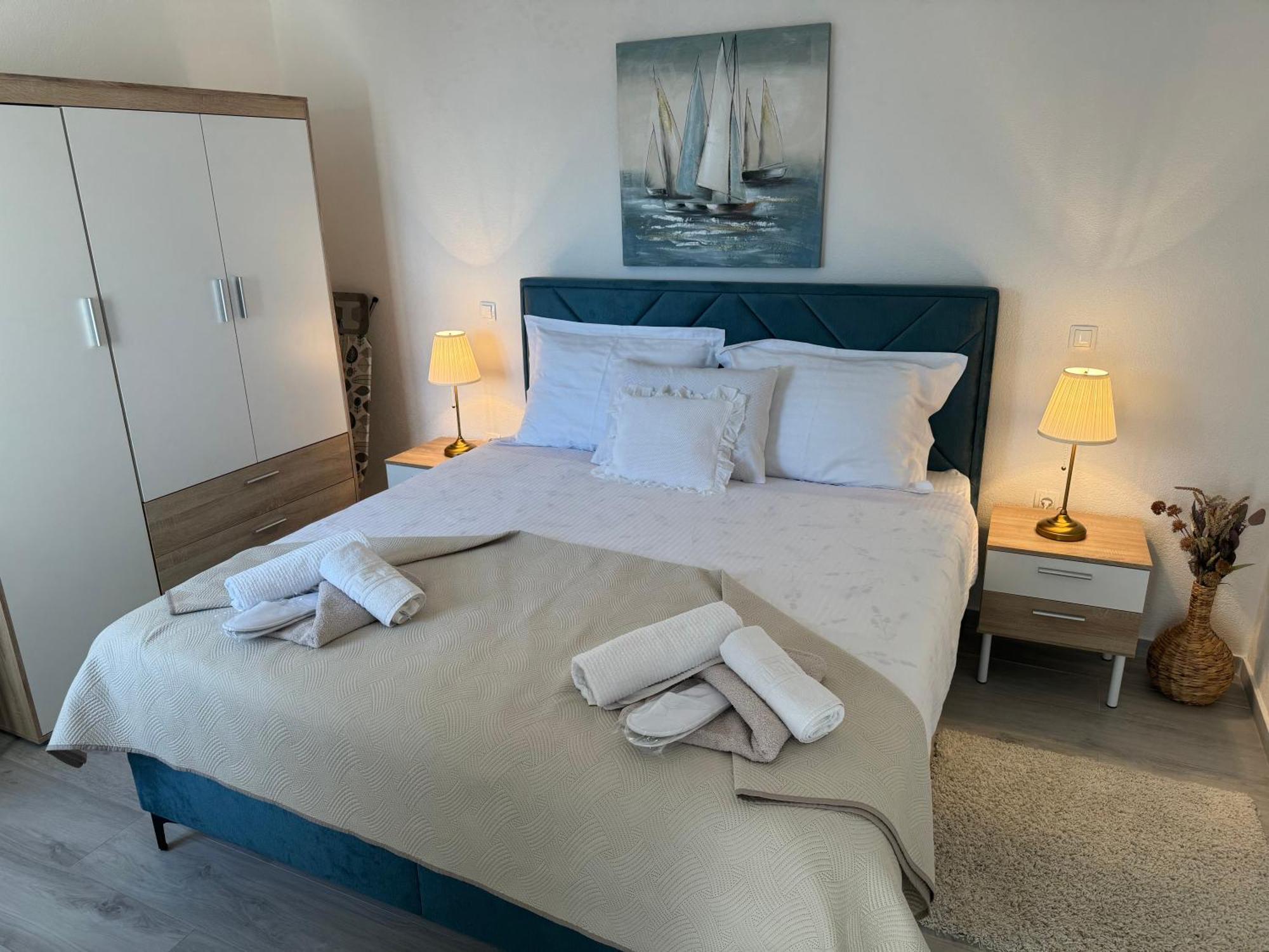 Beach House Oasis Villa Livak Каштела Экстерьер фото